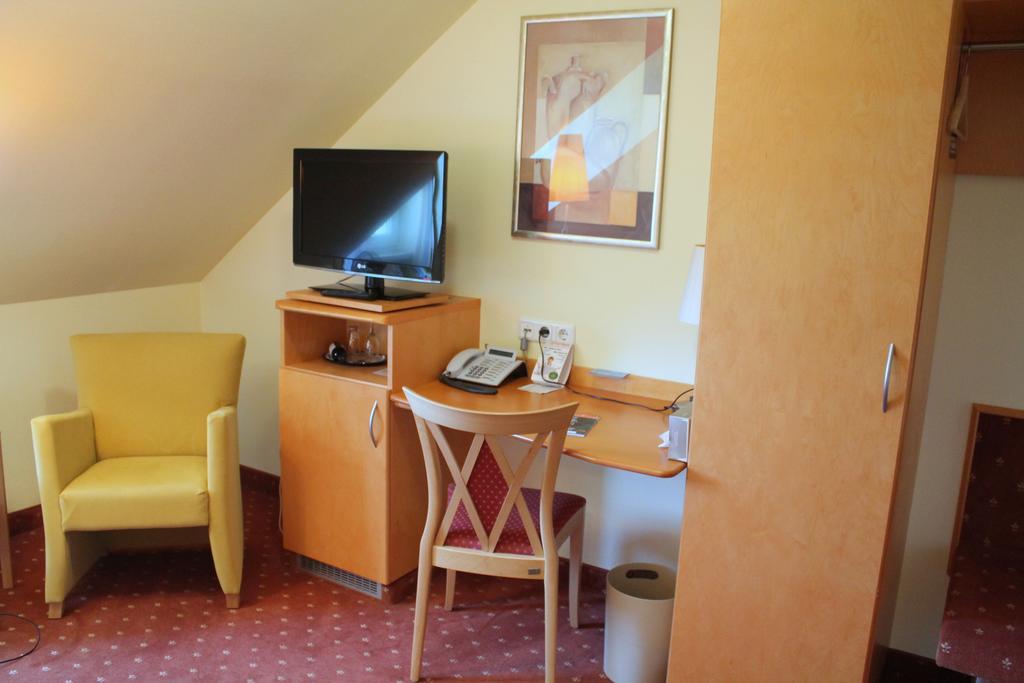 Hotel Und Restaurant Eurohof Duisburg Exteriör bild