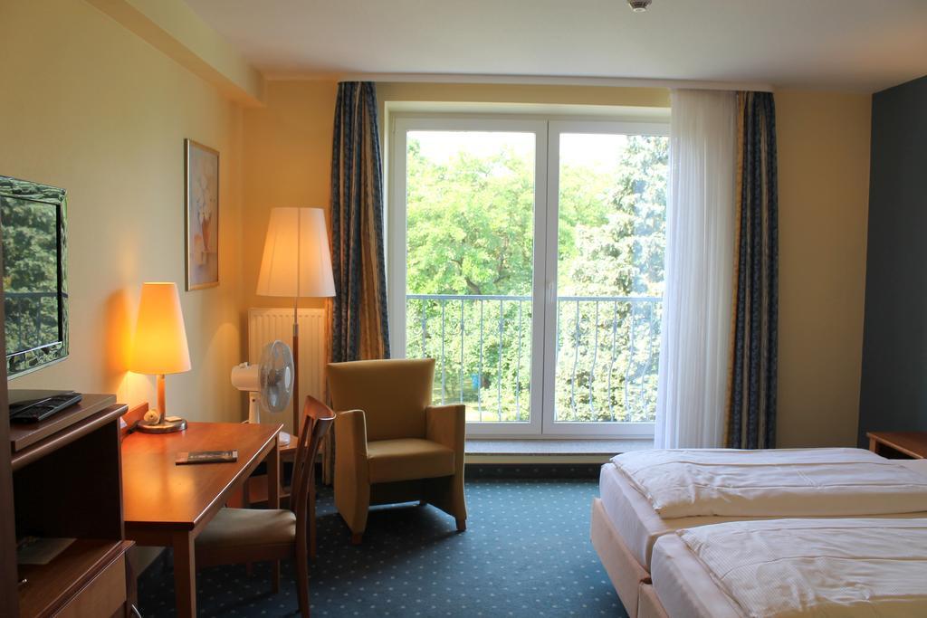 Hotel Und Restaurant Eurohof Duisburg Exteriör bild